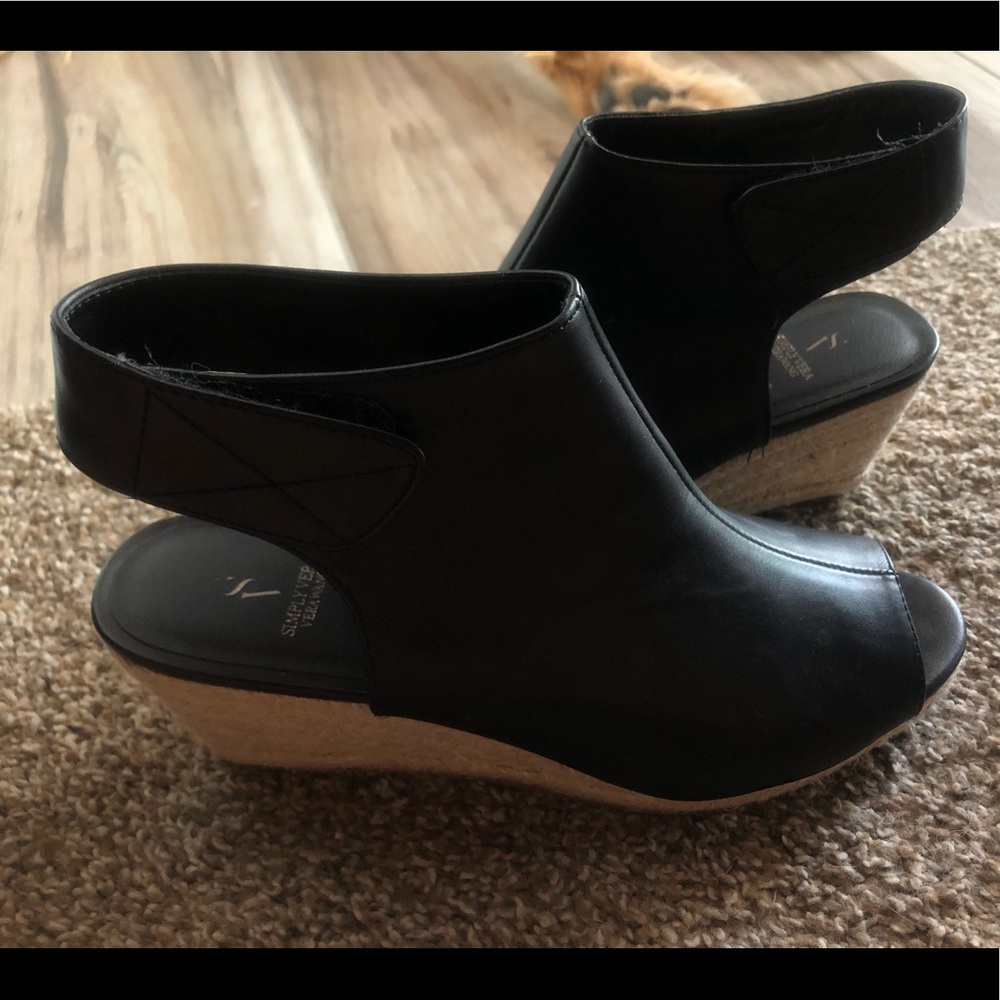 Simply Vera Wang Wedges